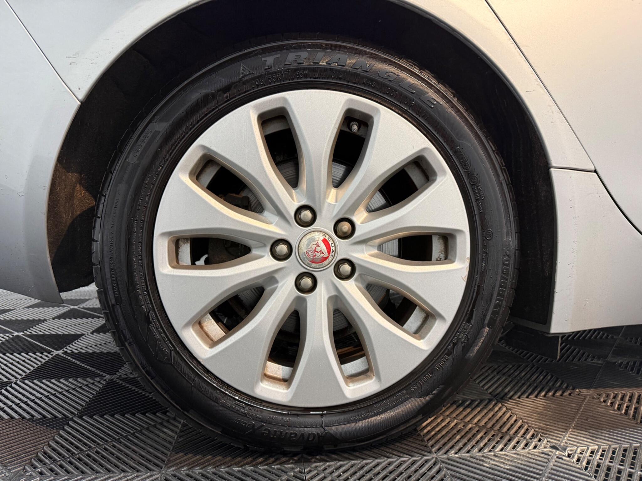 Jaguar Xe view 23