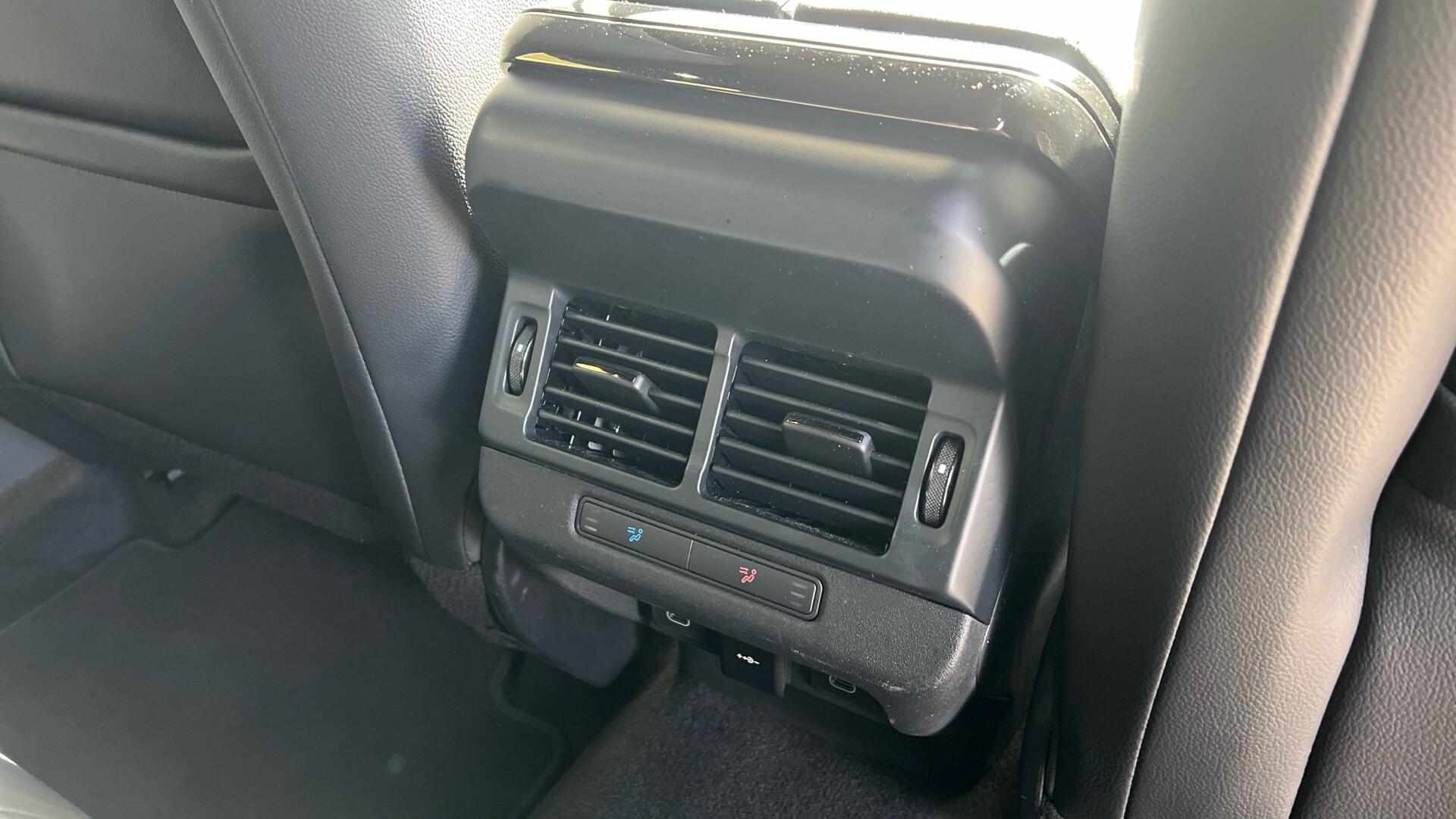 Land Rover Range Rover Evoque view 18