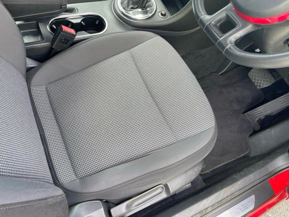 Volkswagen Beetle view 16