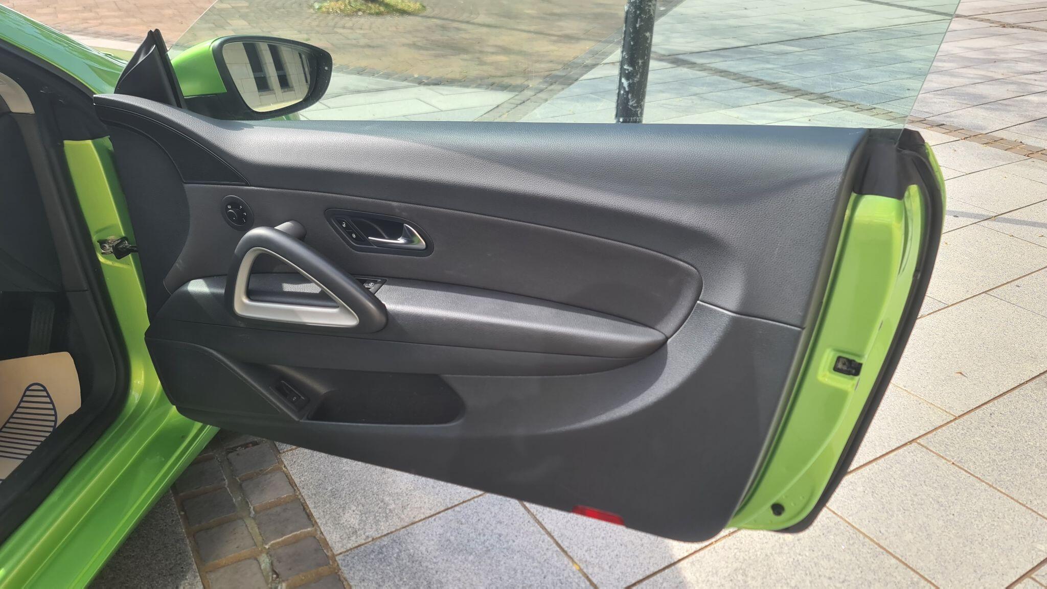 Volkswagen Scirocco view 29