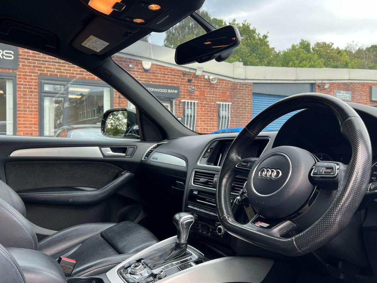 Audi Q5 view 12
