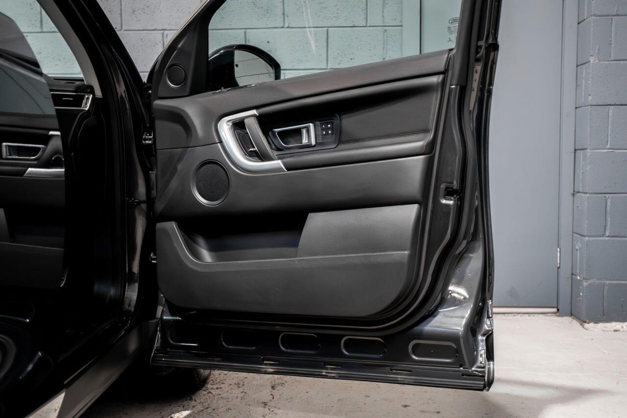 Land Rover Discovery Sport view 6