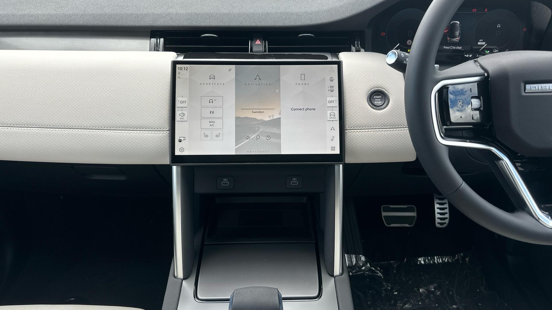 Land Rover Discovery Sport view 12