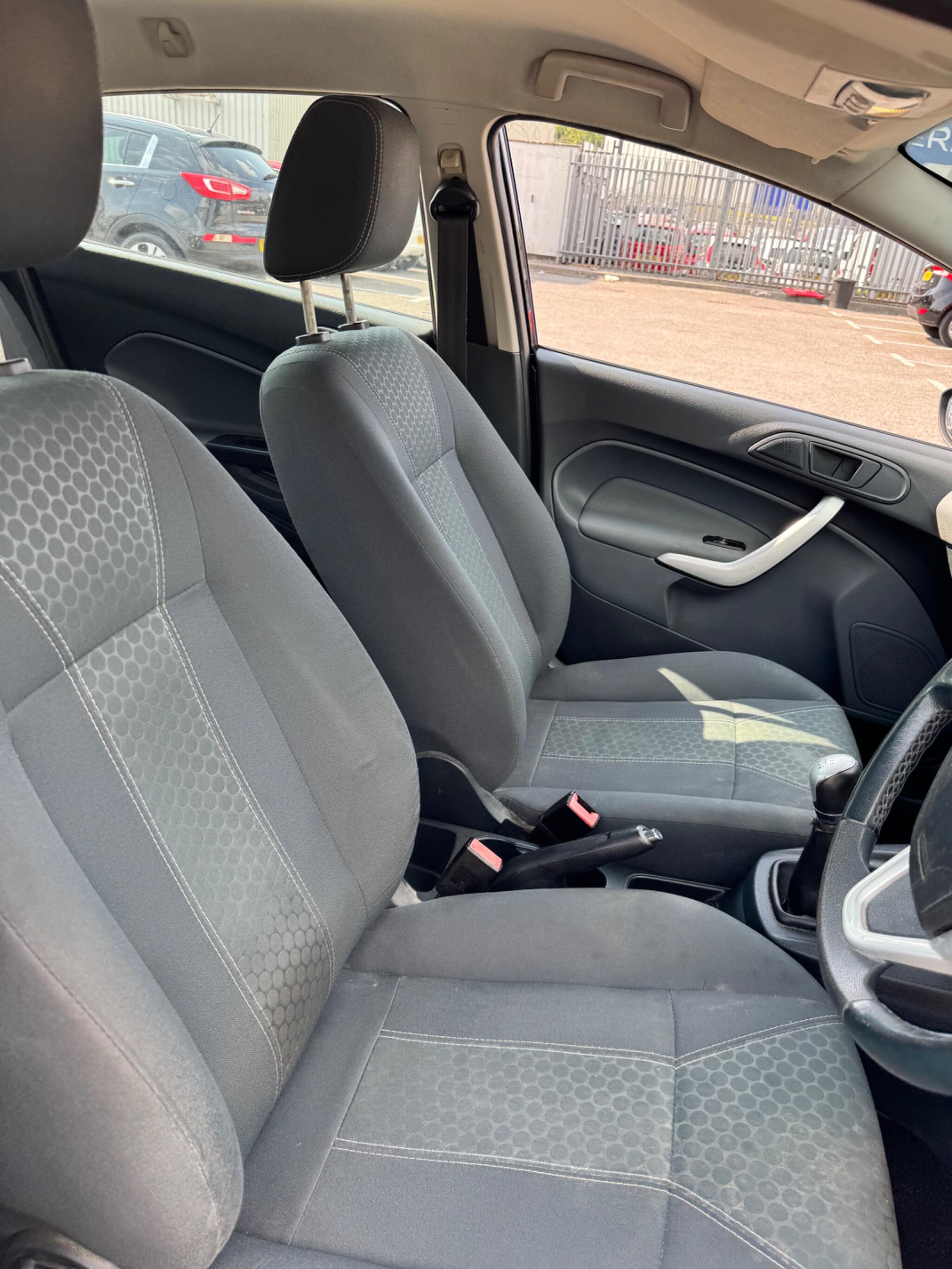 Ford Fiesta view 25