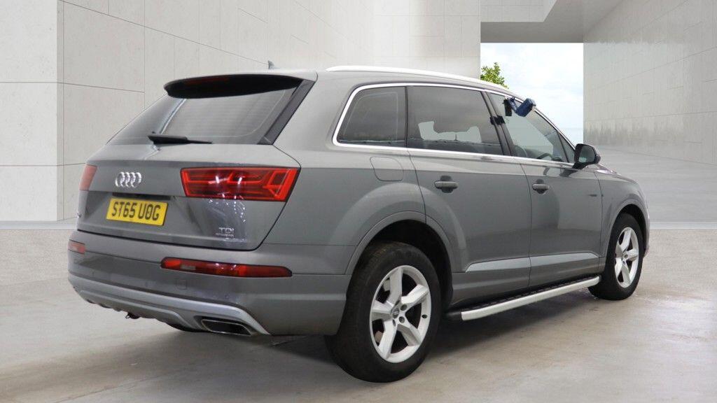 Audi Q7 view 2