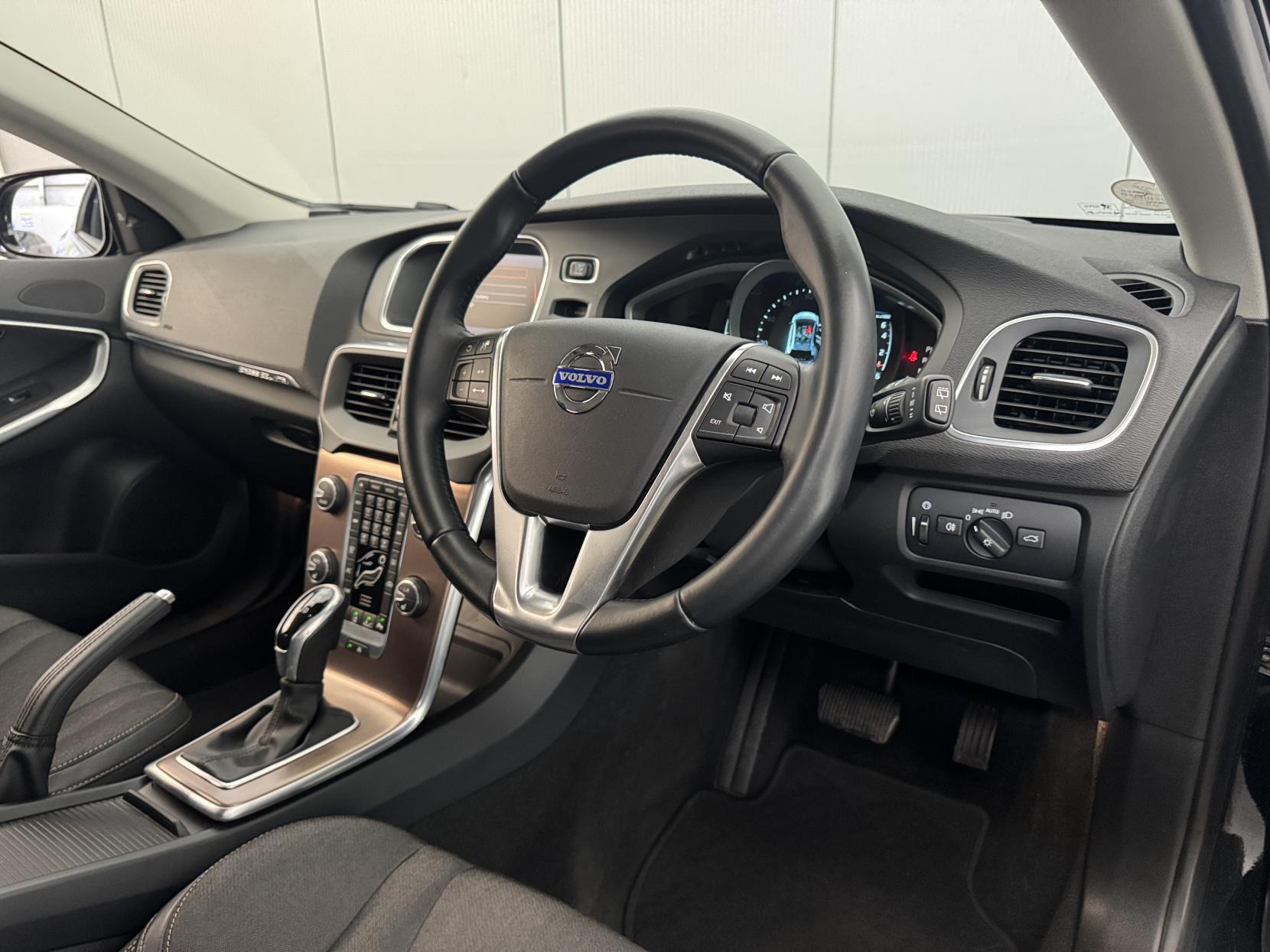 Volvo V40 Cross Country view 50