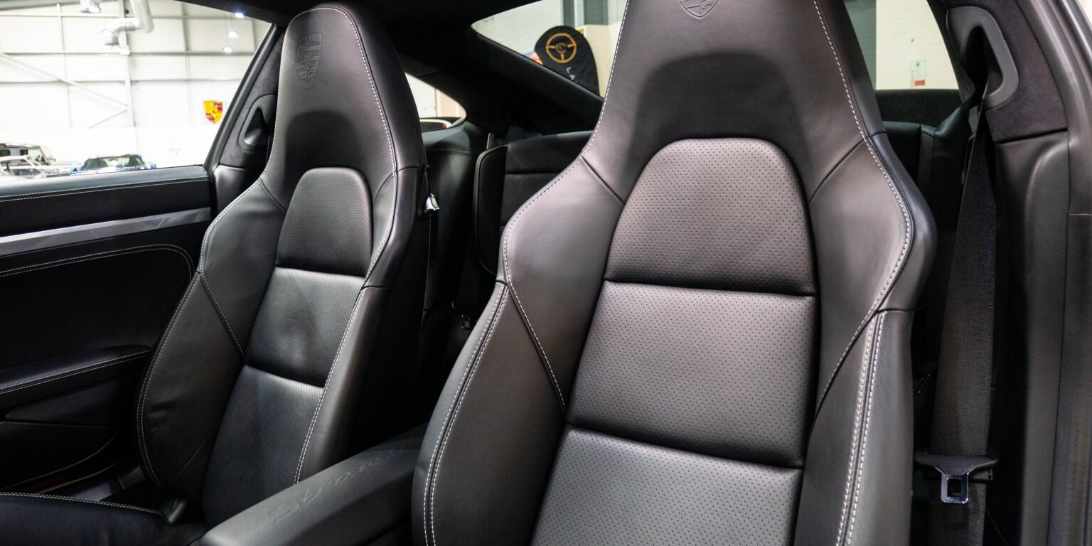 Porsche 911 view 19