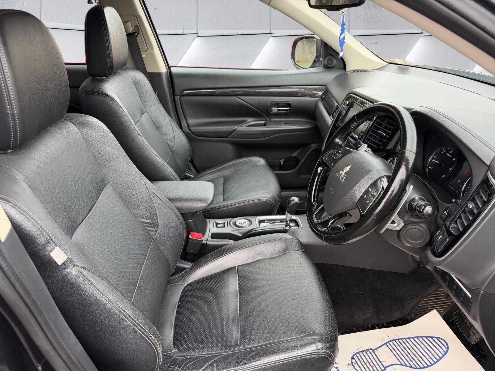 Mitsubishi Outlander view 10