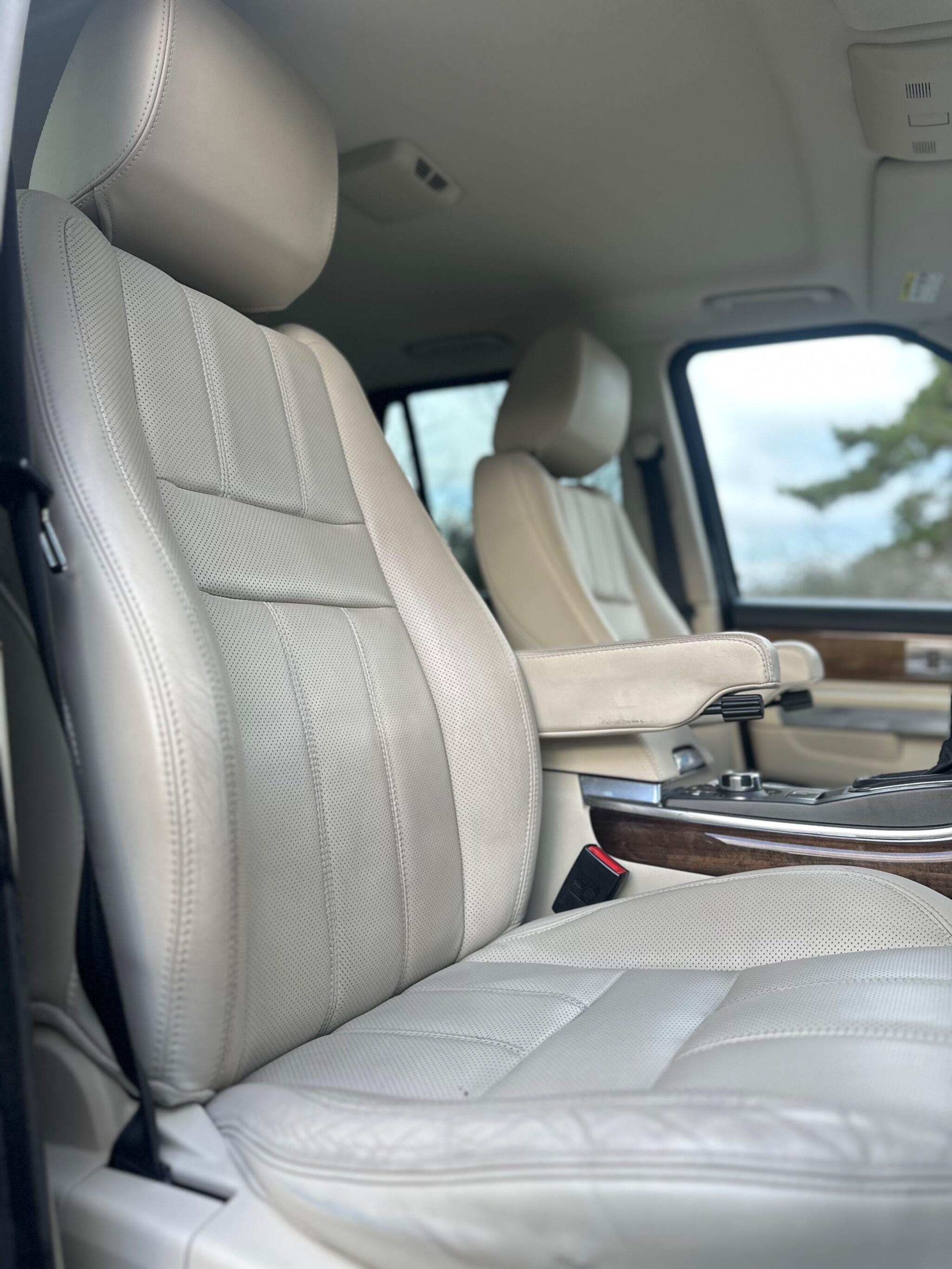 2011 Land Rover Range Rover Sport image 18