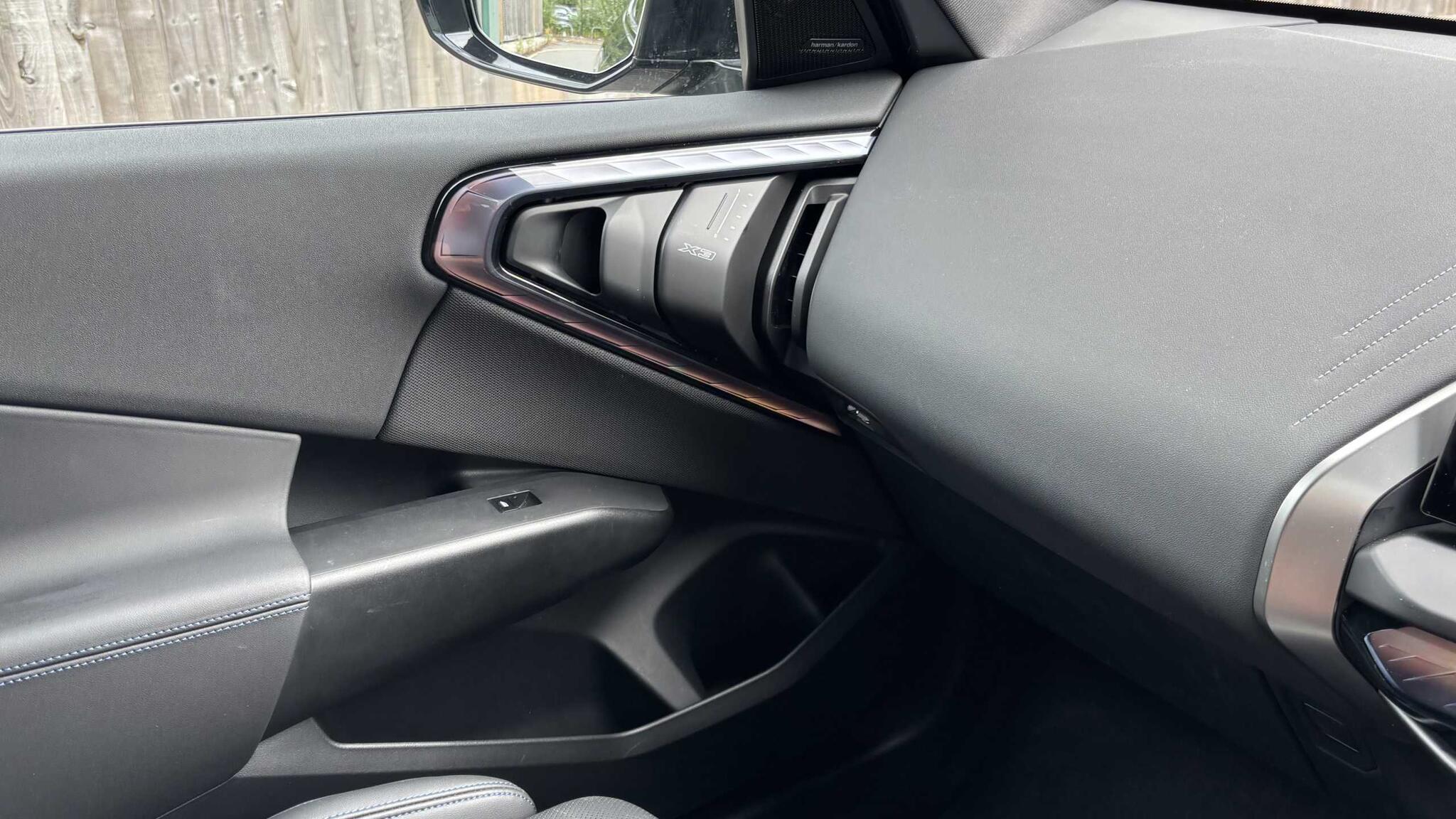 BMW X3 view 21