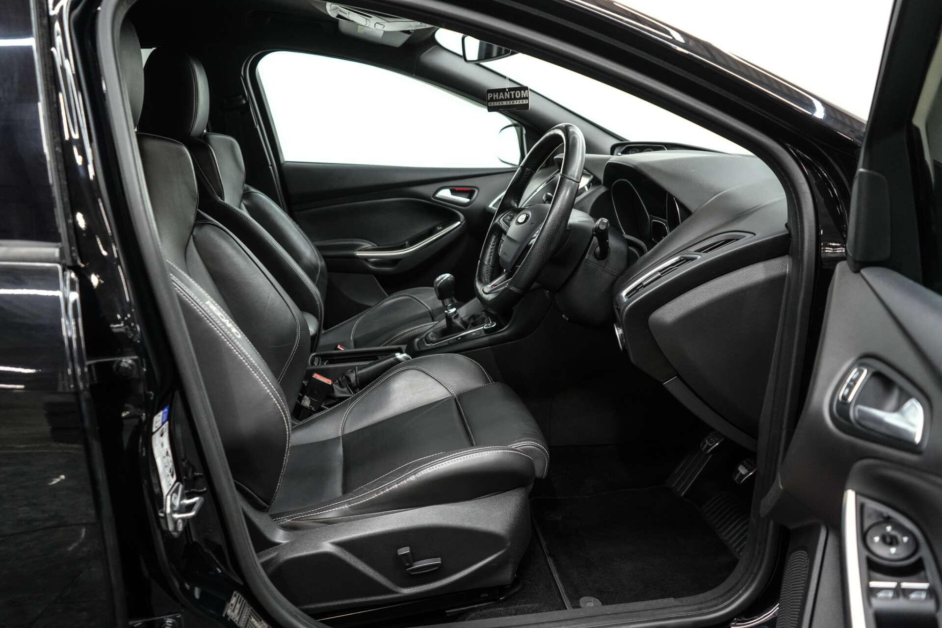 Ford Focus view 16