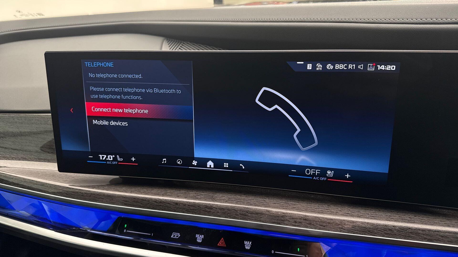 BMW 7 Series view 32