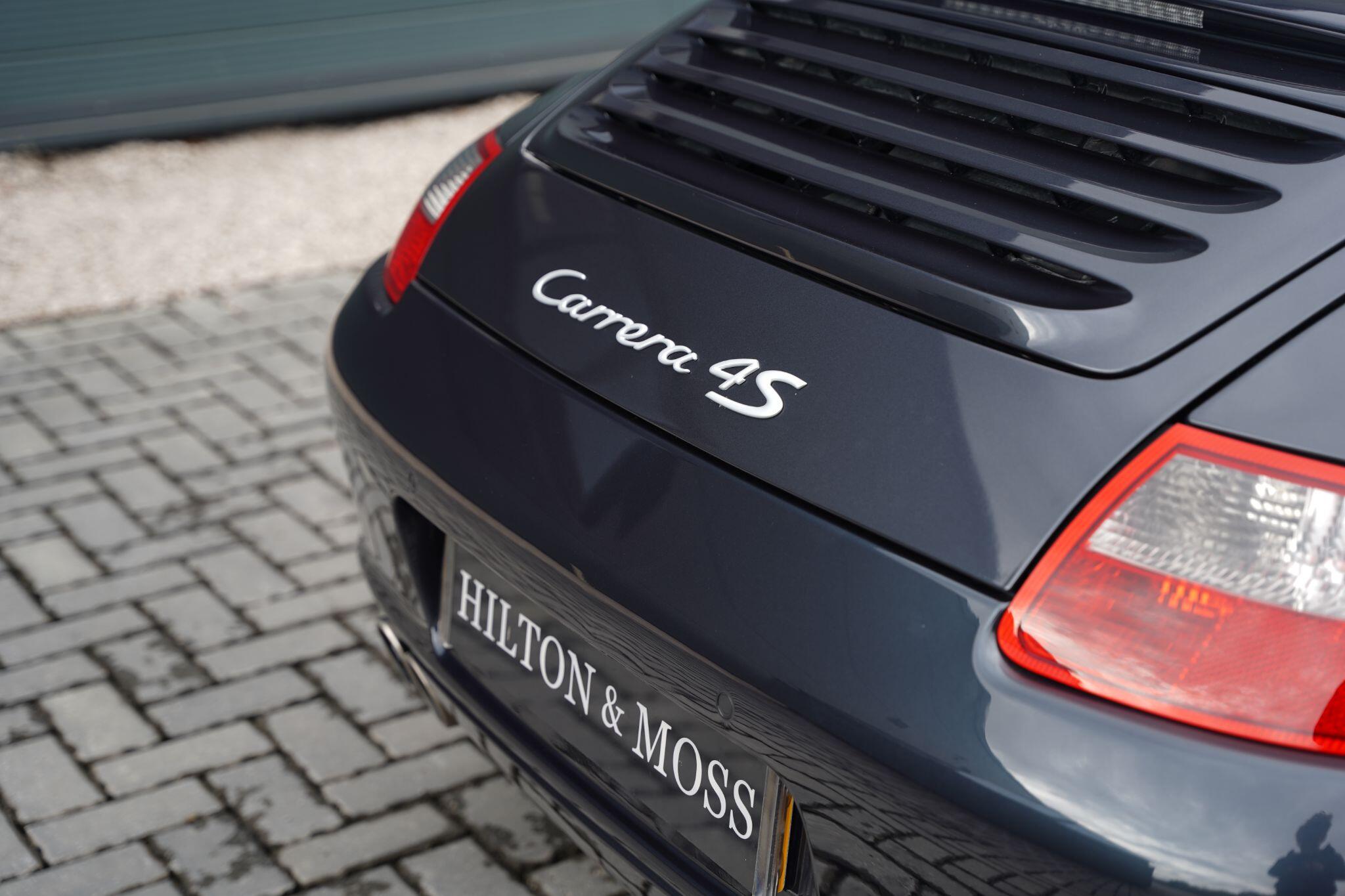 Porsche 911 view 71