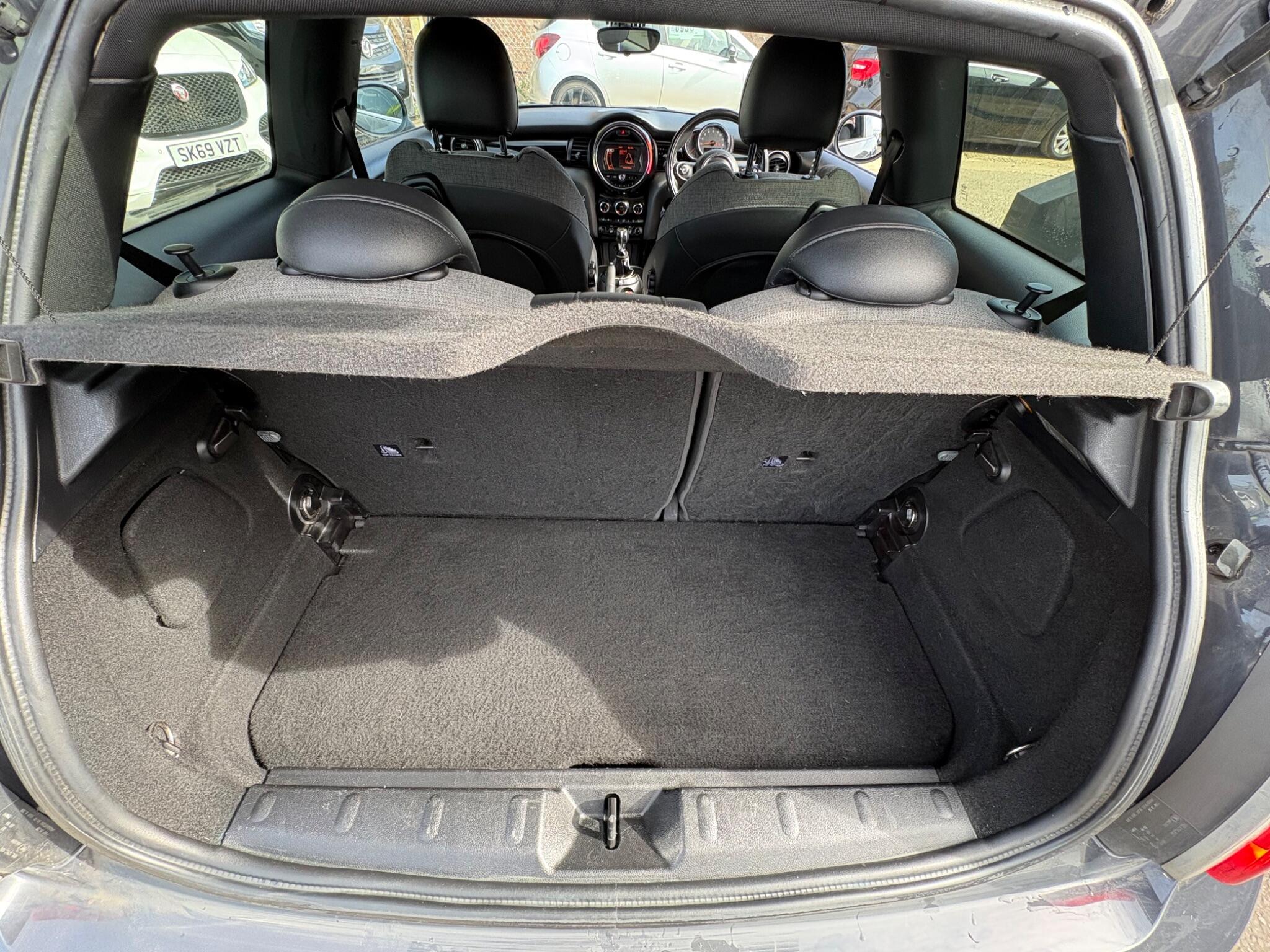 Mini Hatch view 15