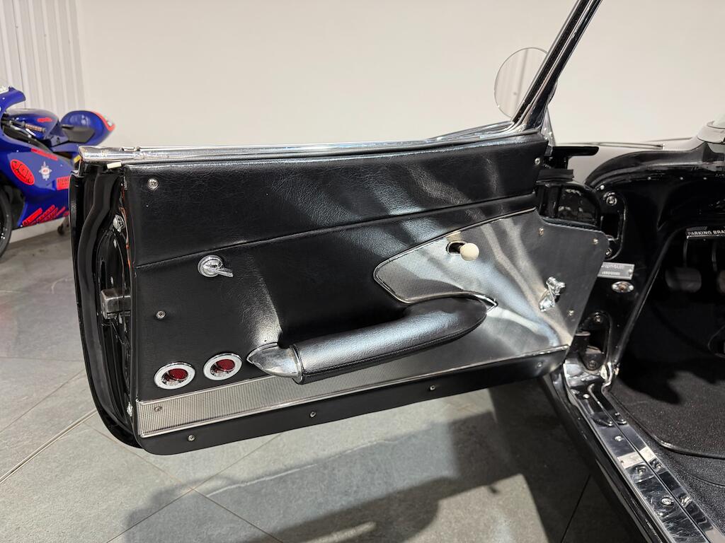 Chevrolet Corvette view 40