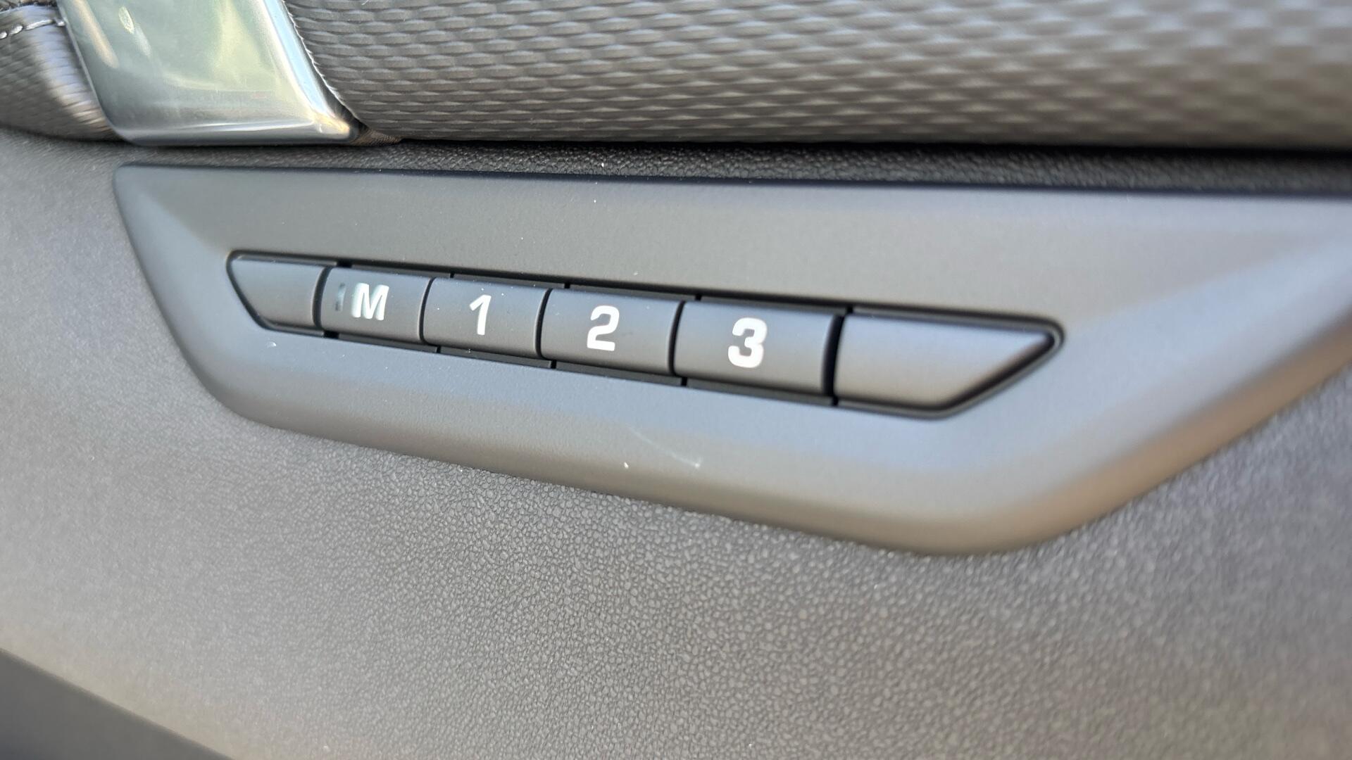Land Rover Discovery Sport view 35