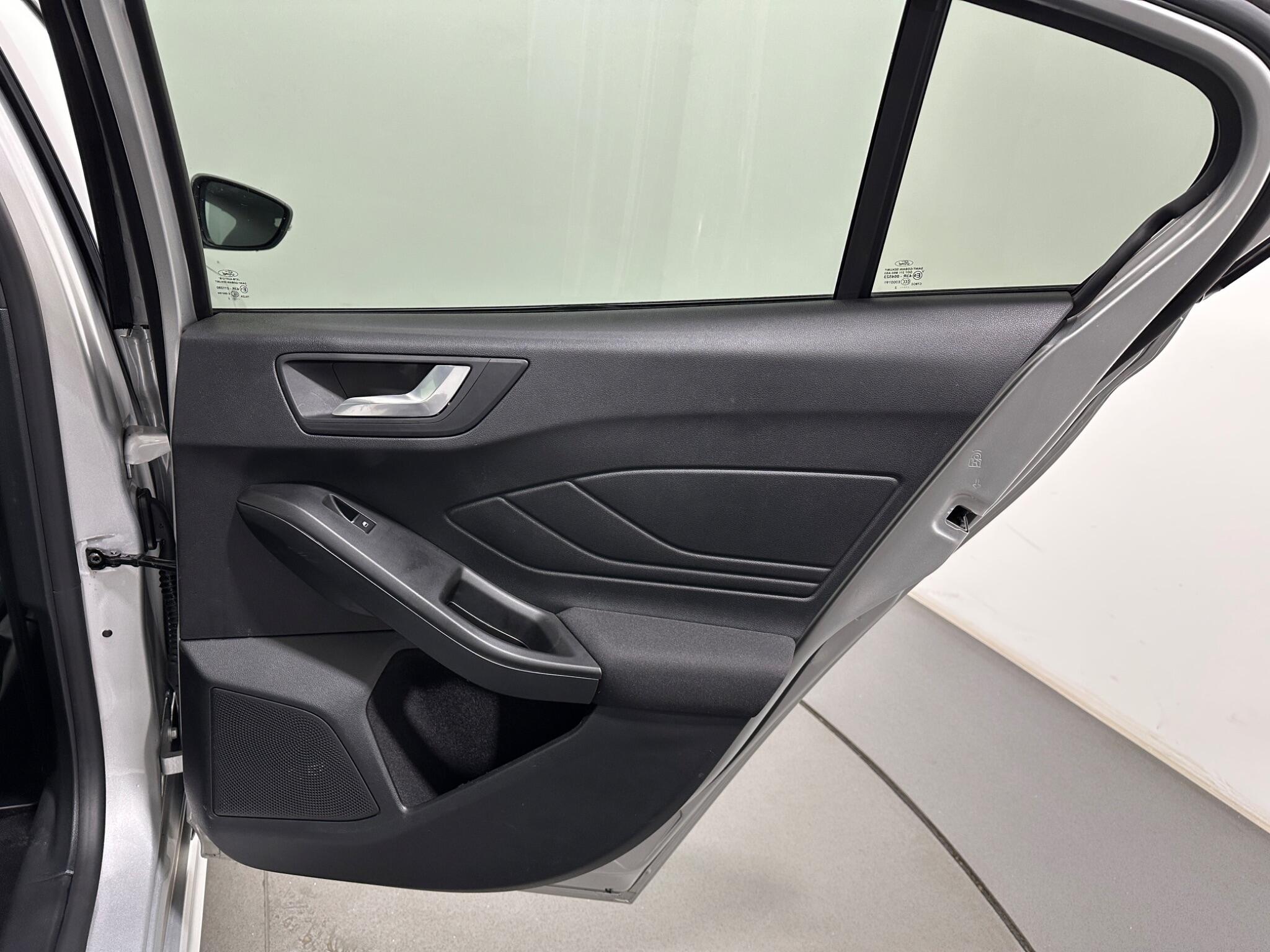 Ford Focus view 42