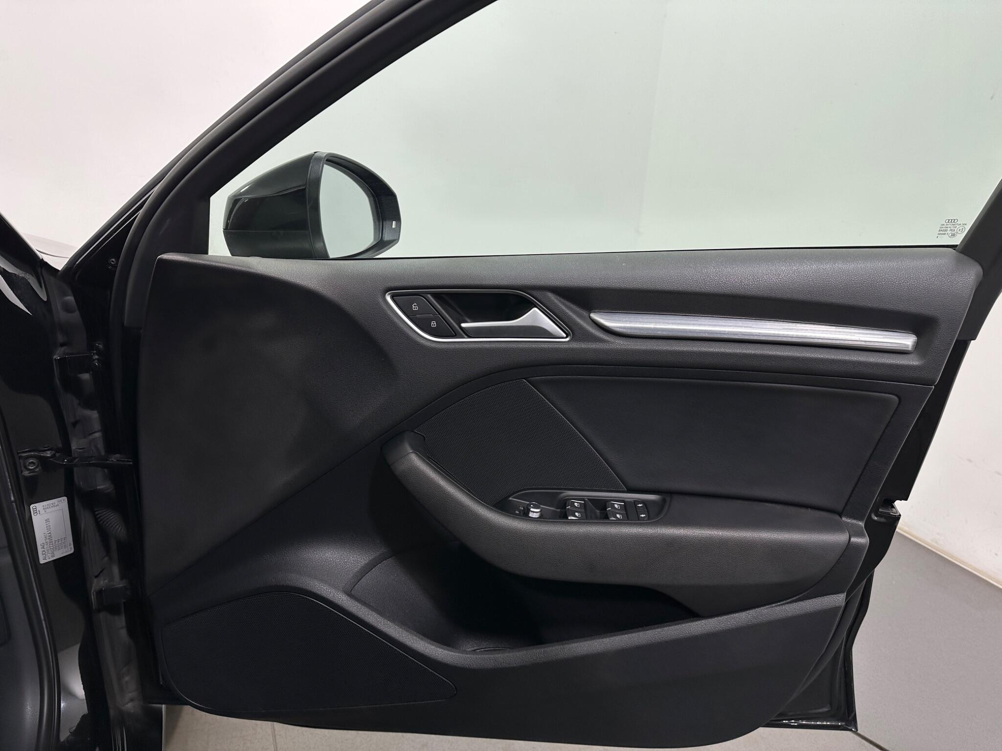 Audi A3 view 34