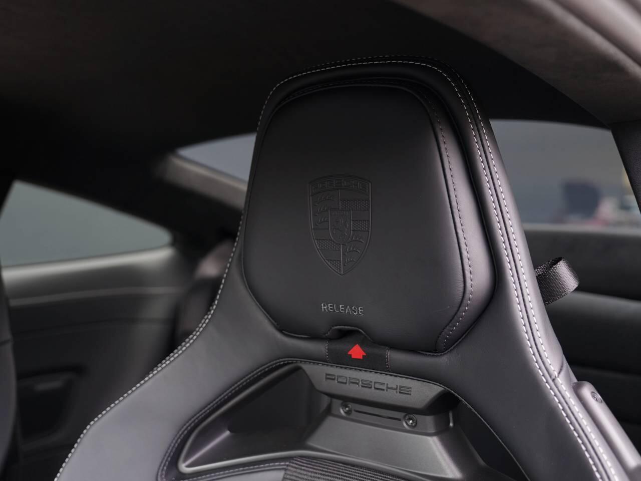 Porsche 911 view 15