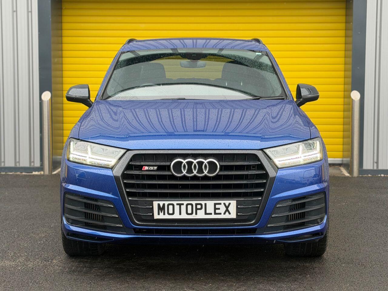 Audi SQ7 view 4