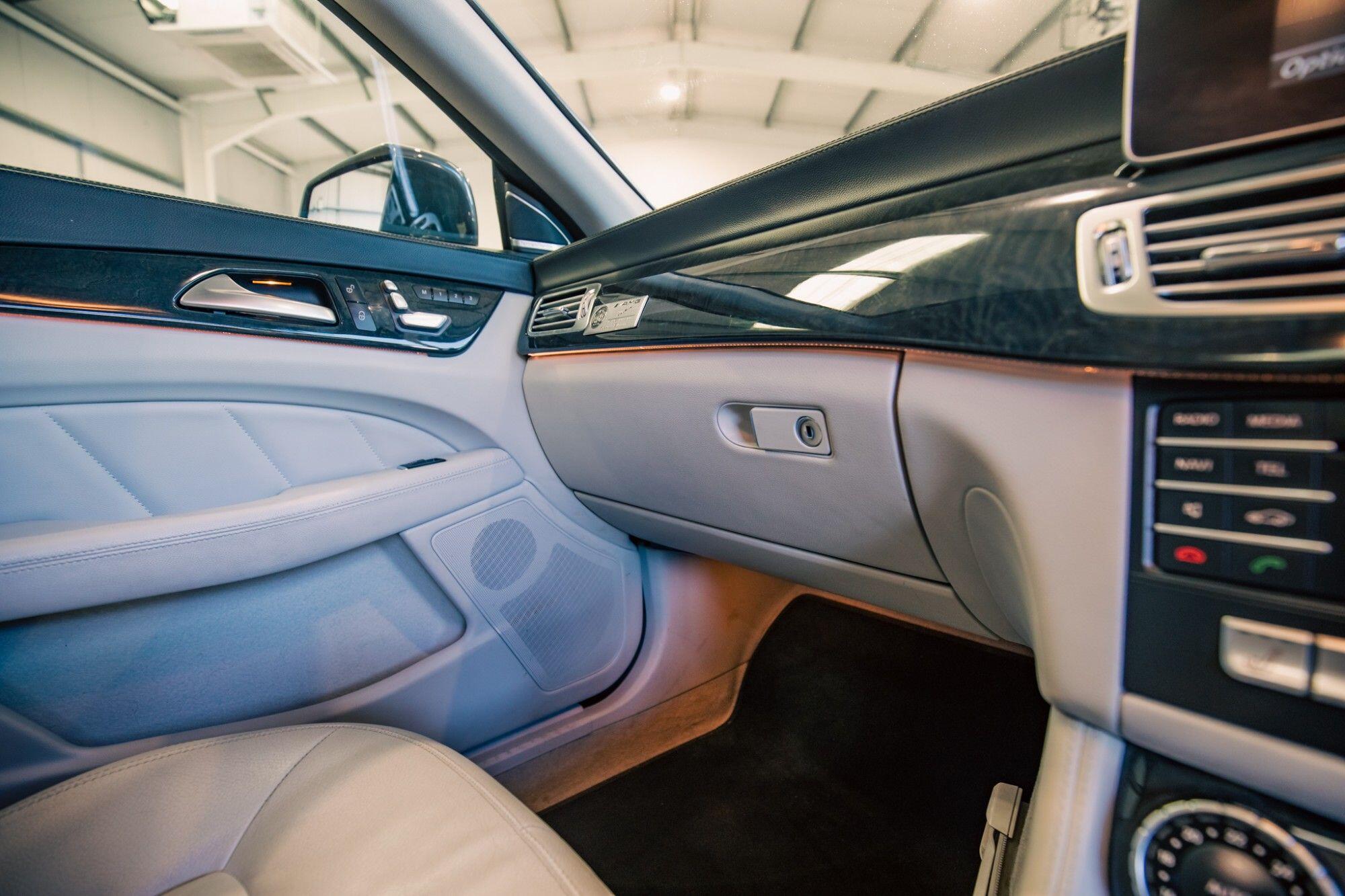 Mercedes-Benz CLS view 23