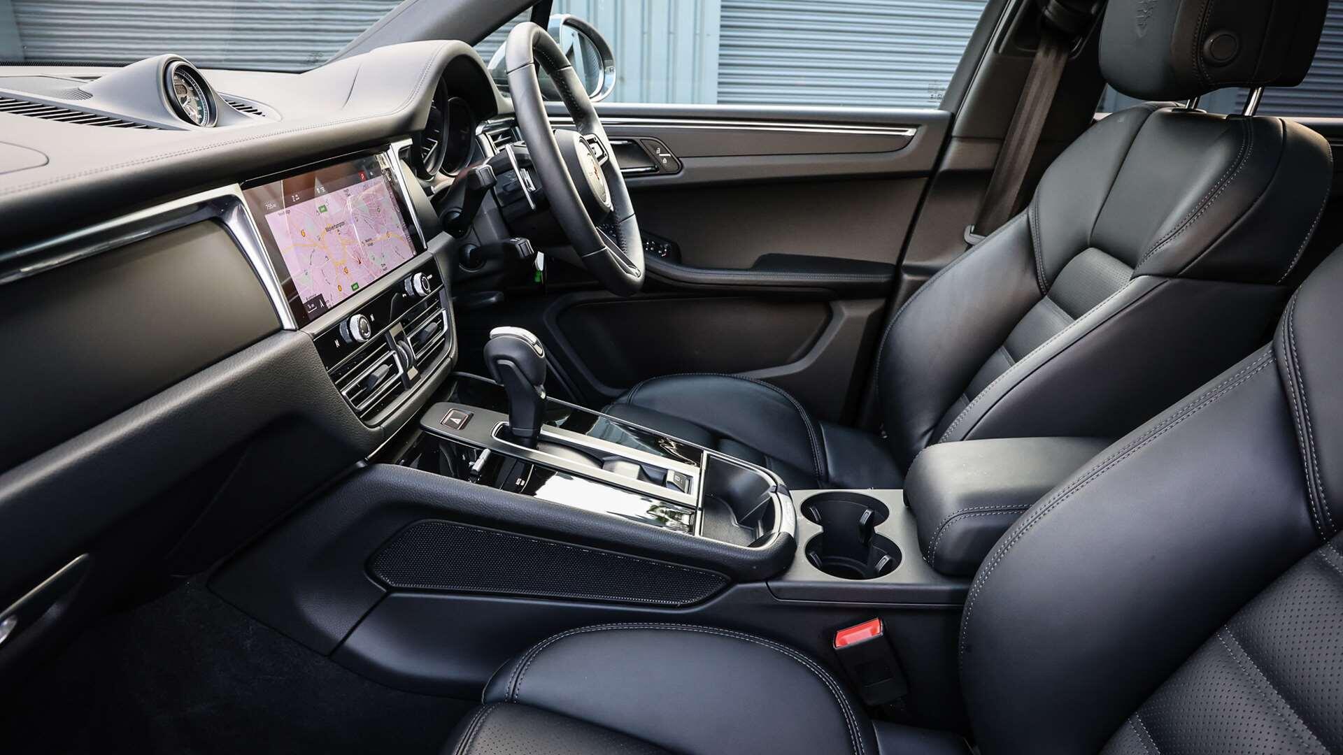 Porsche Macan view 13
