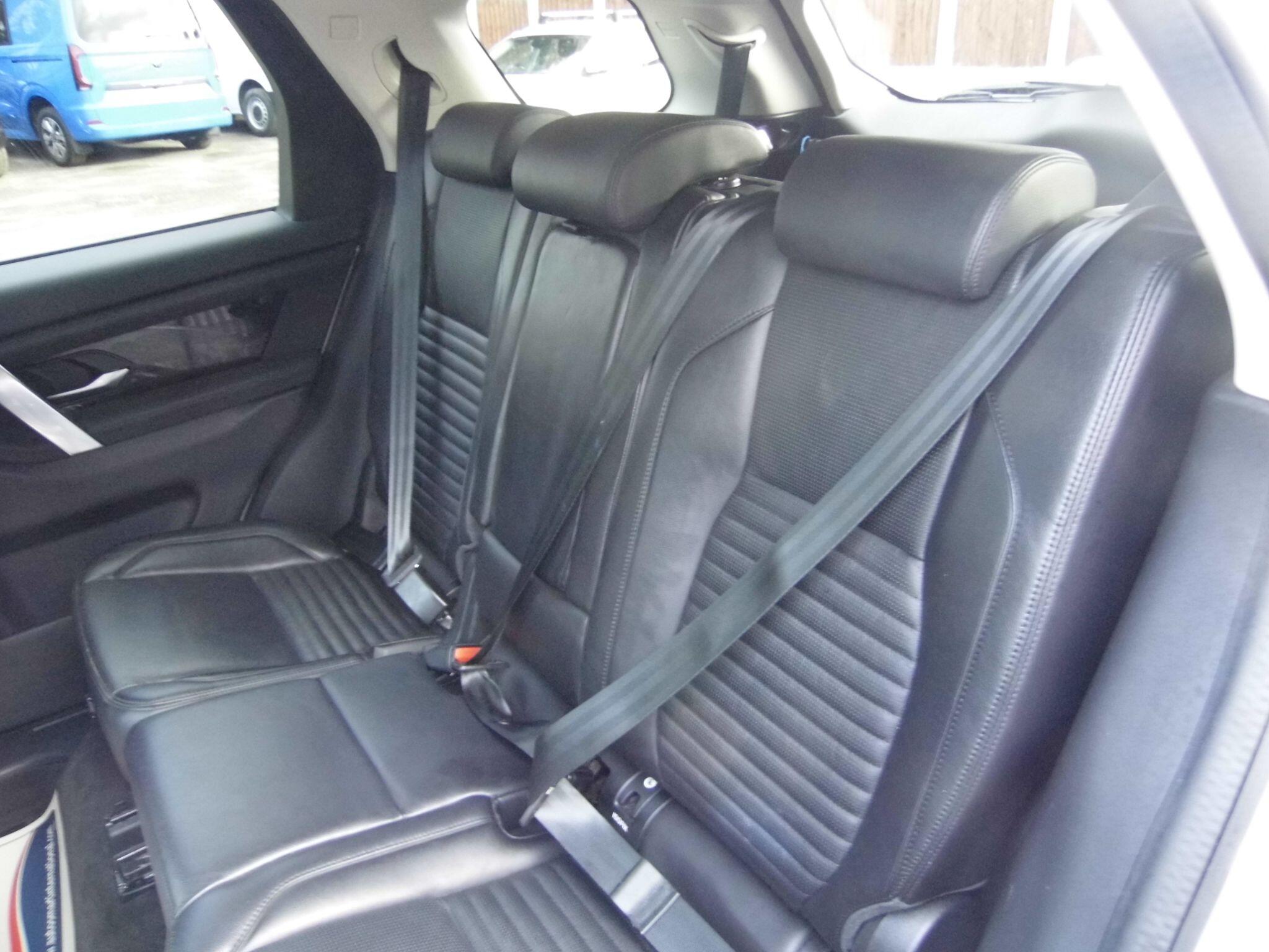 Land Rover Discovery Sport view 13