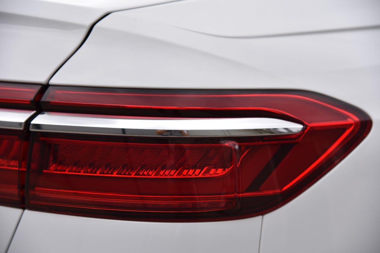 Audi A8 view 19