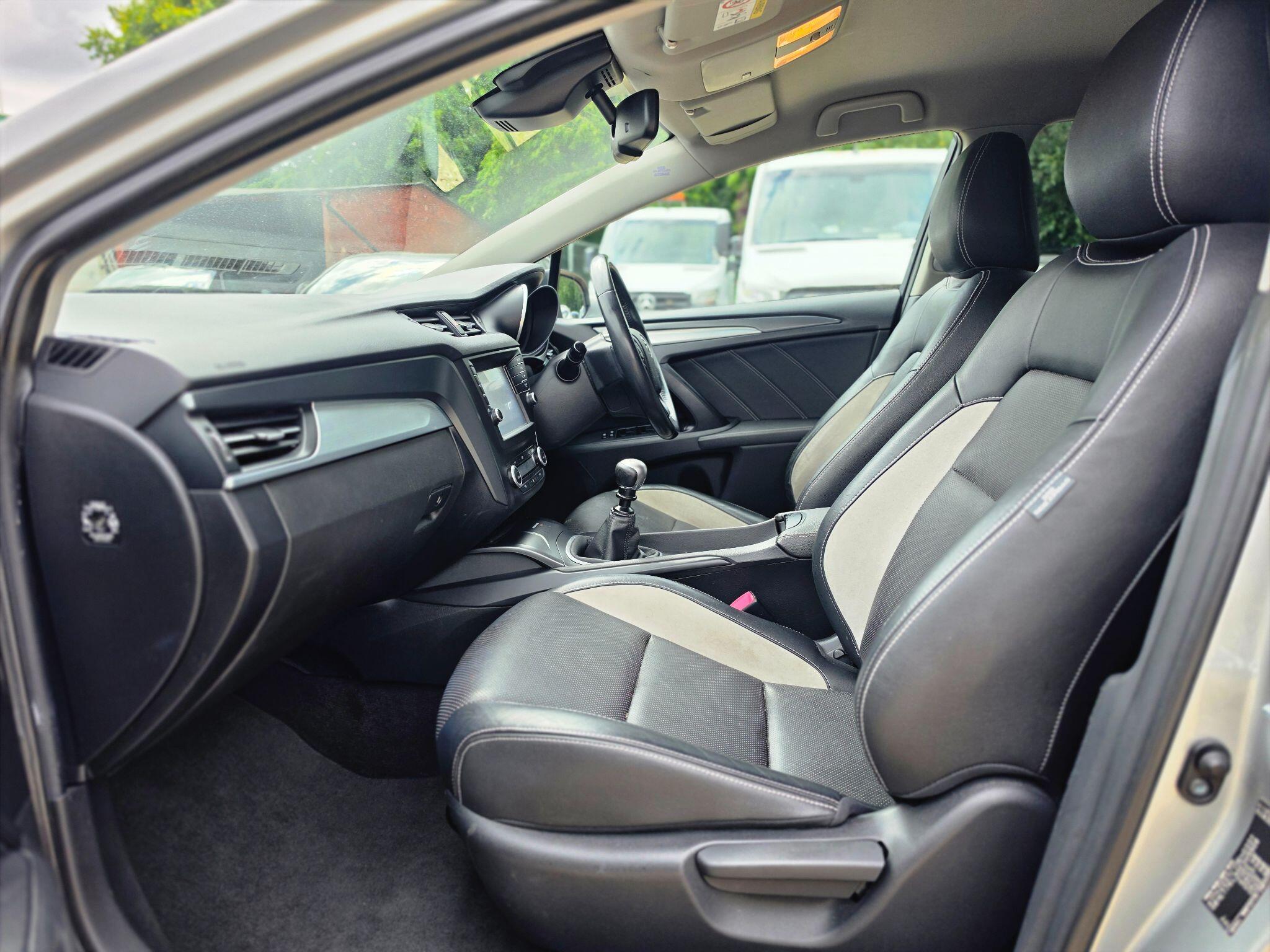 Toyota Avensis view 8