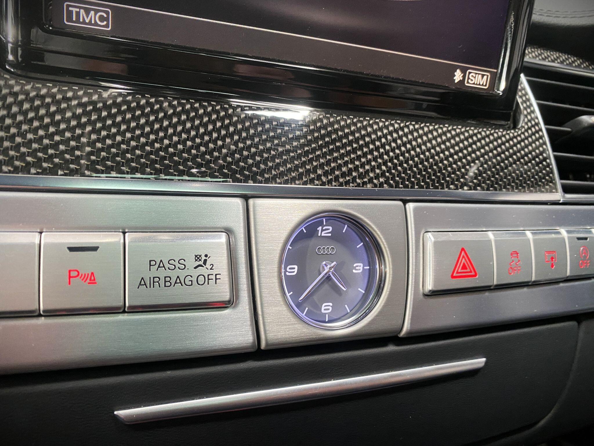Audi S8 view 14