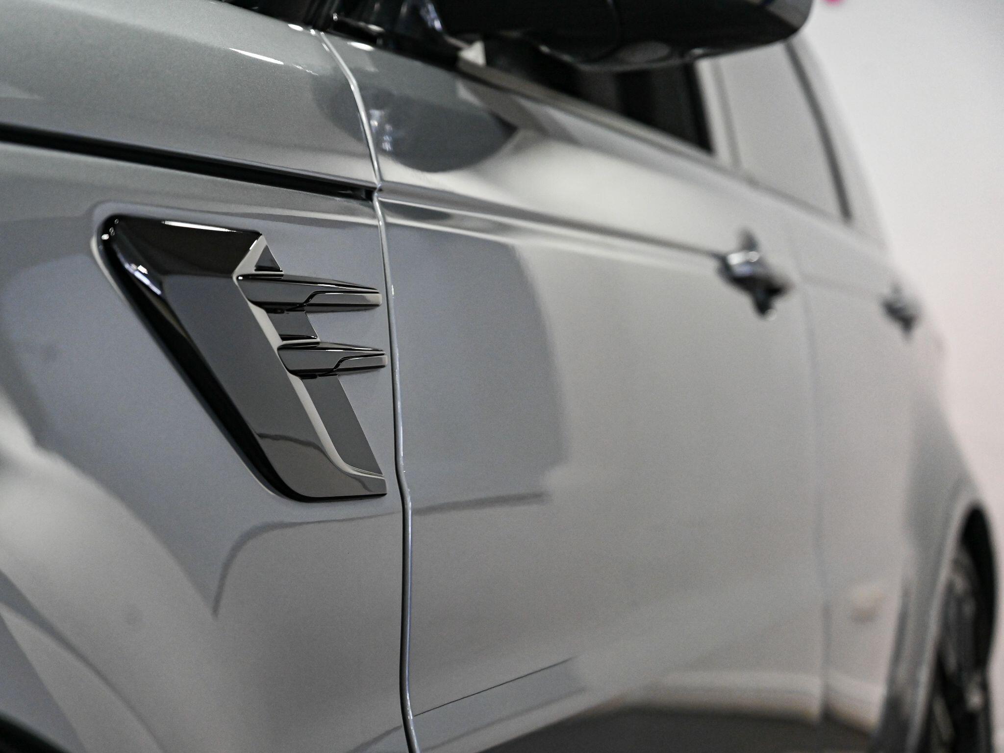 Land Rover Range Rover Sport view 23
