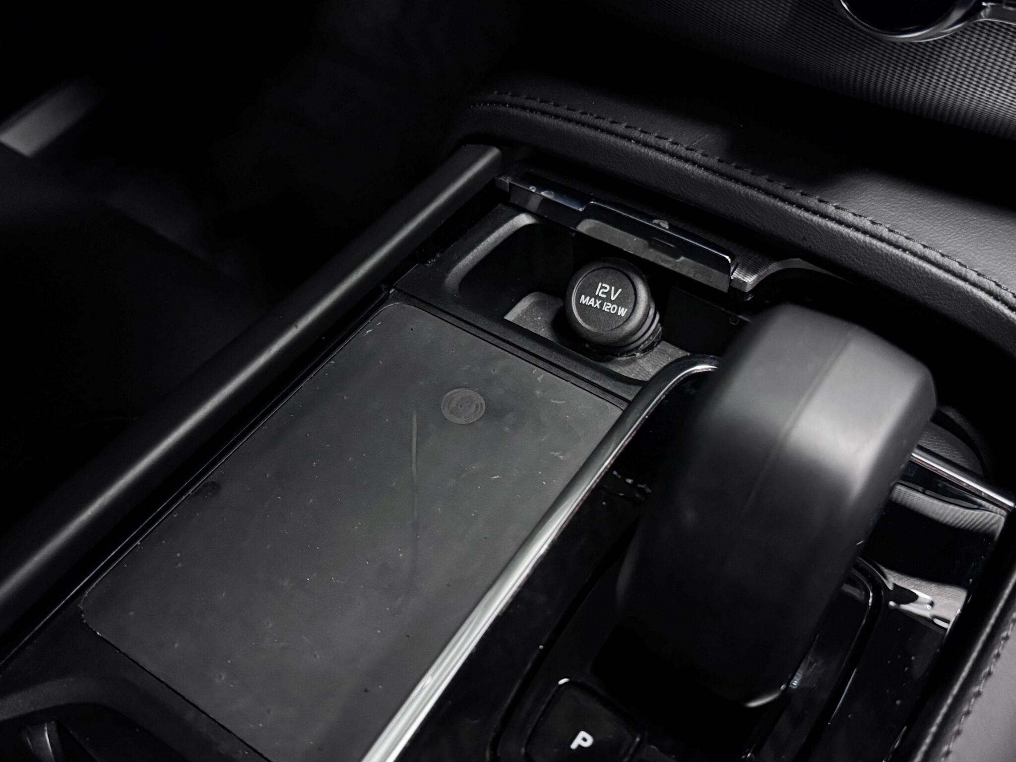 Volvo XC90 view 42