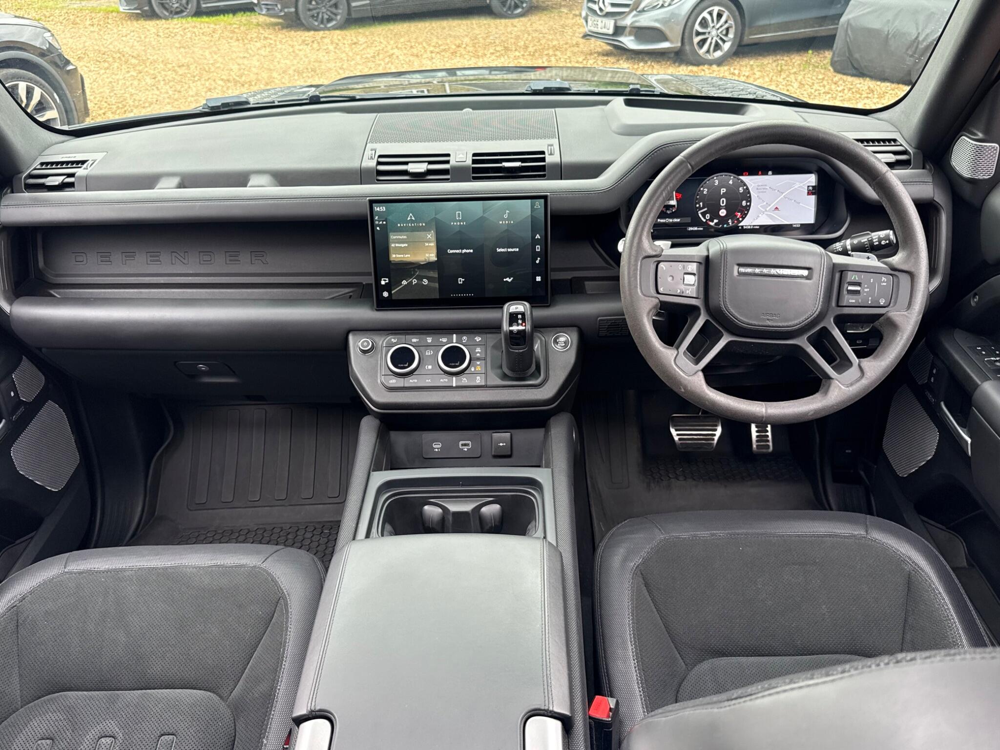 Land Rover Defender 130 view 16