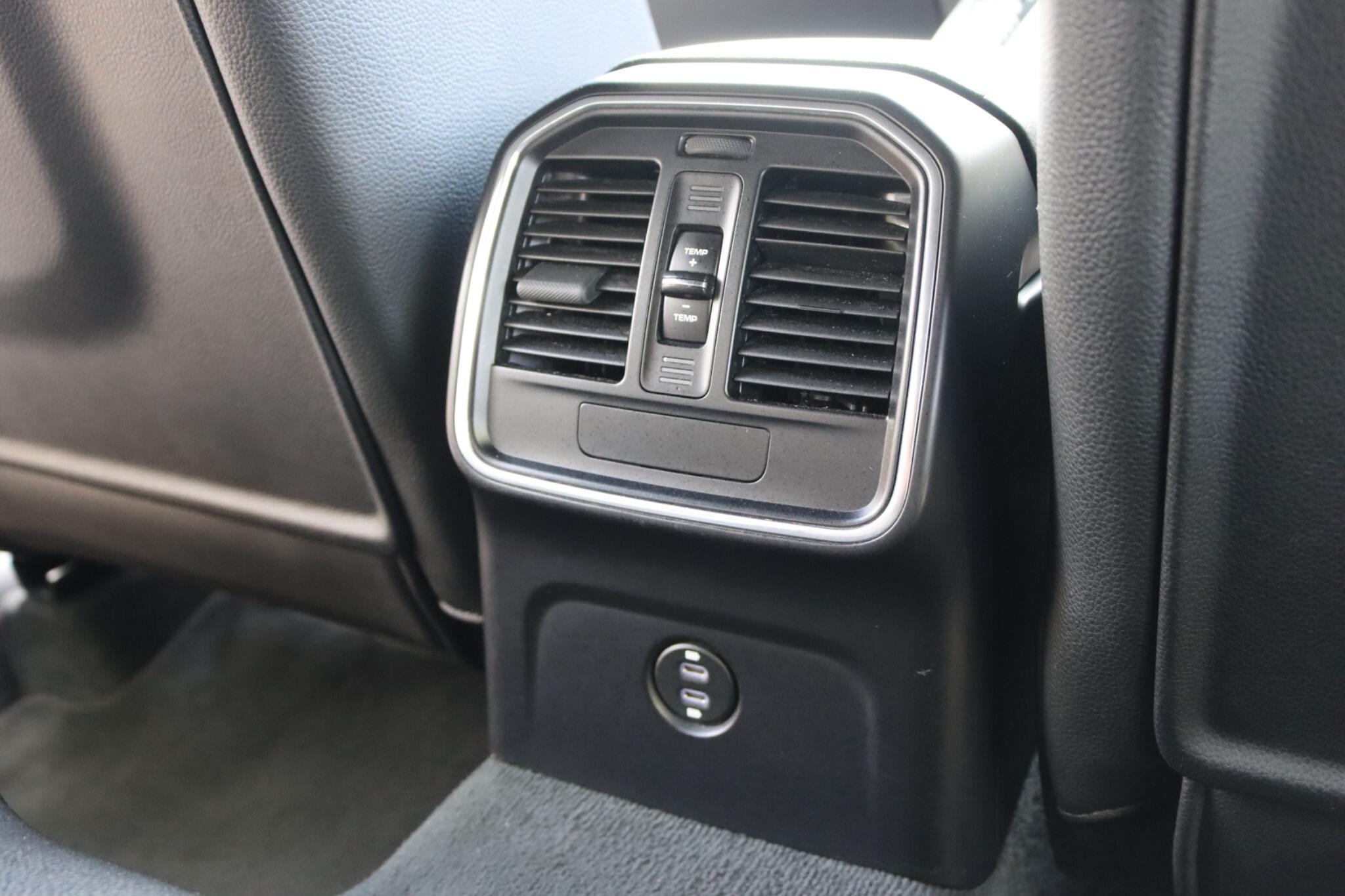 Porsche Macan view 39