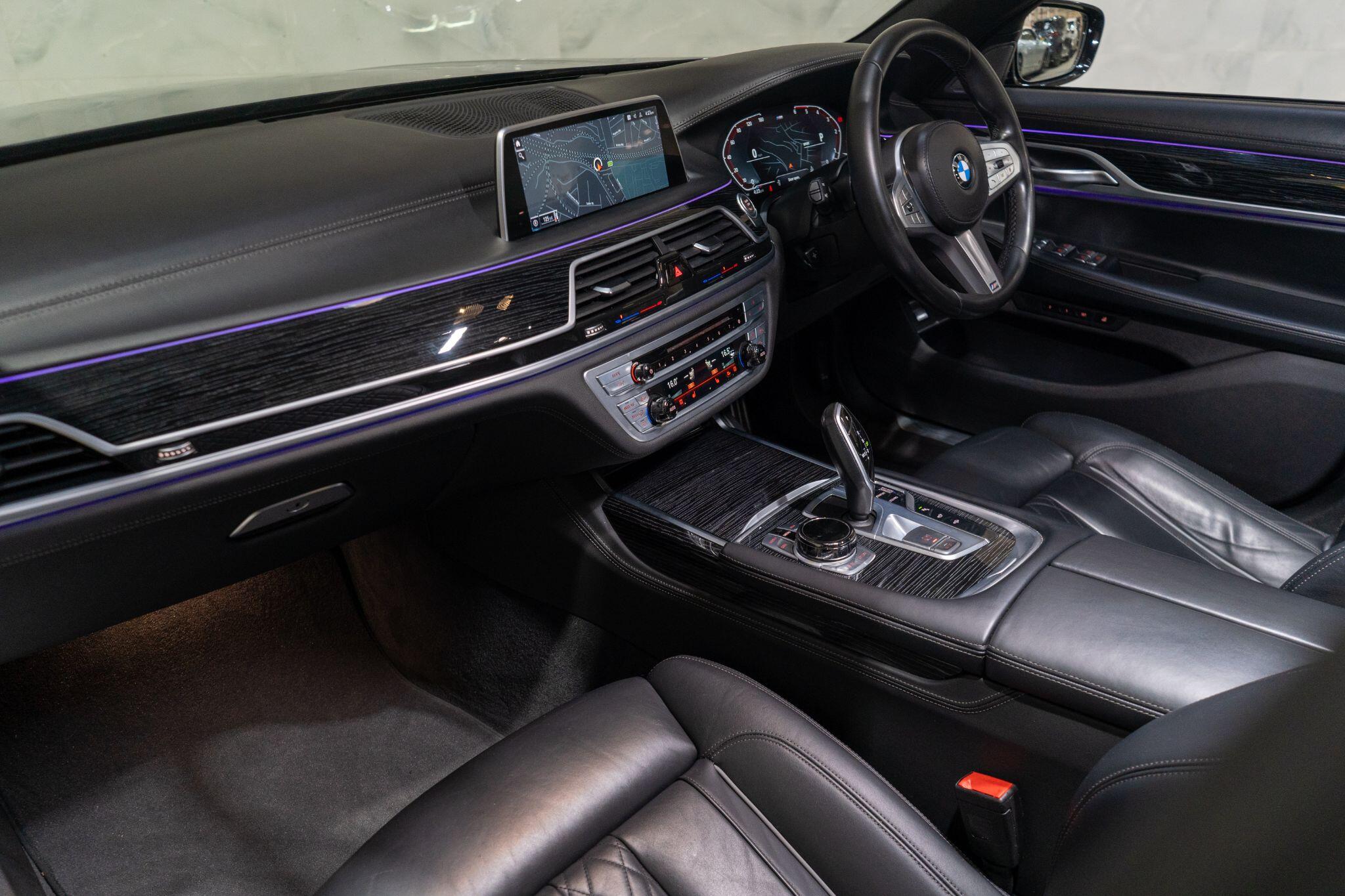 BMW 7 Series view 13