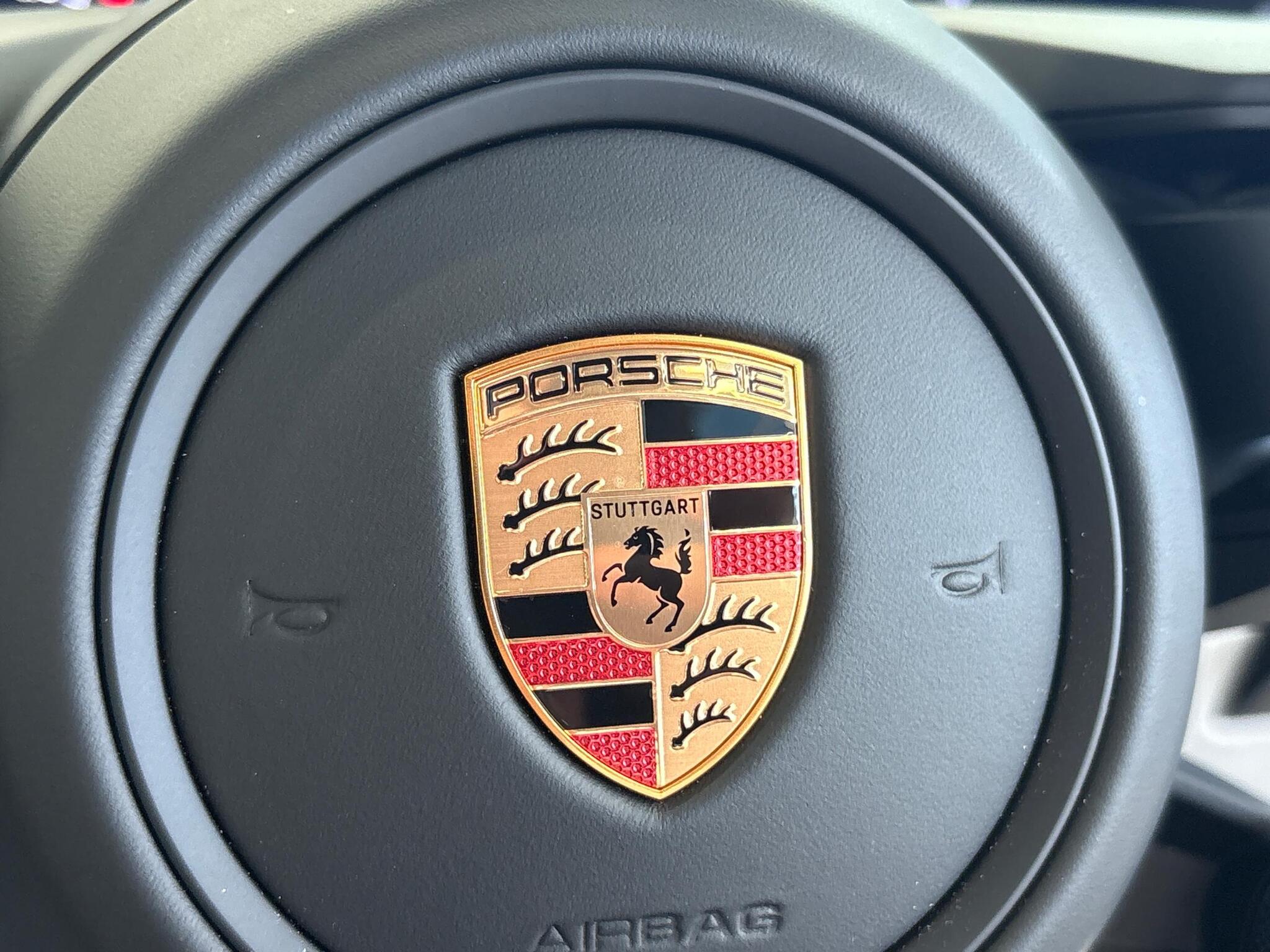 Porsche 911 view 39