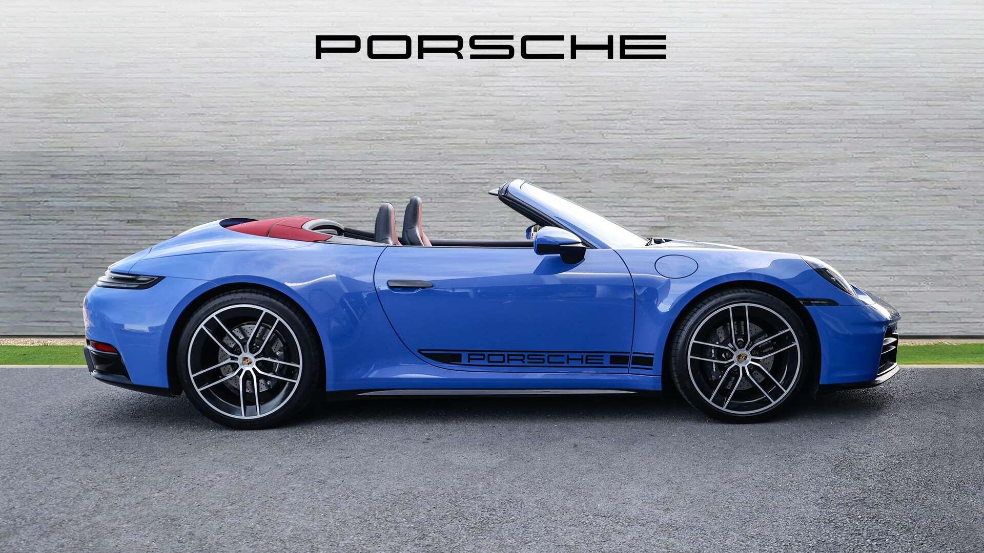 Porsche 911 view 7
