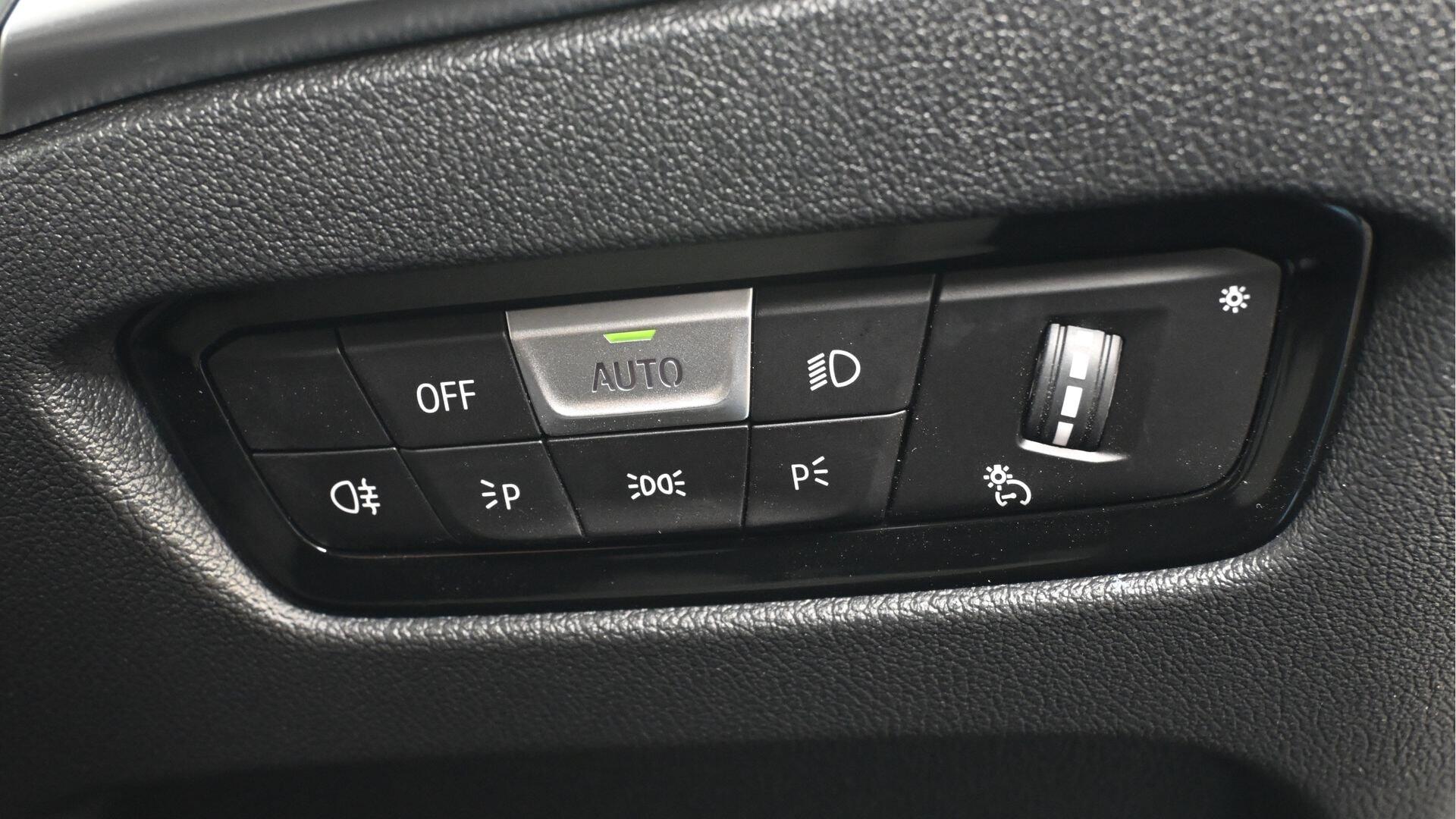 BMW i4 view 25