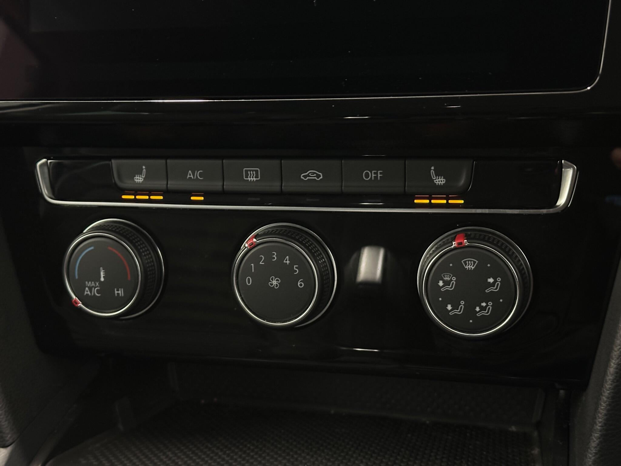 Volkswagen Passat view 21