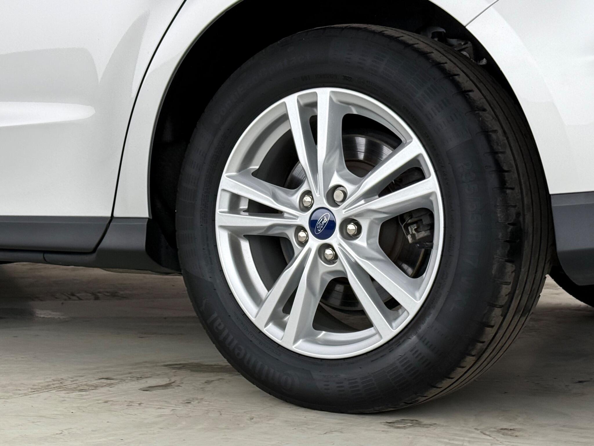 Ford Galaxy view 9