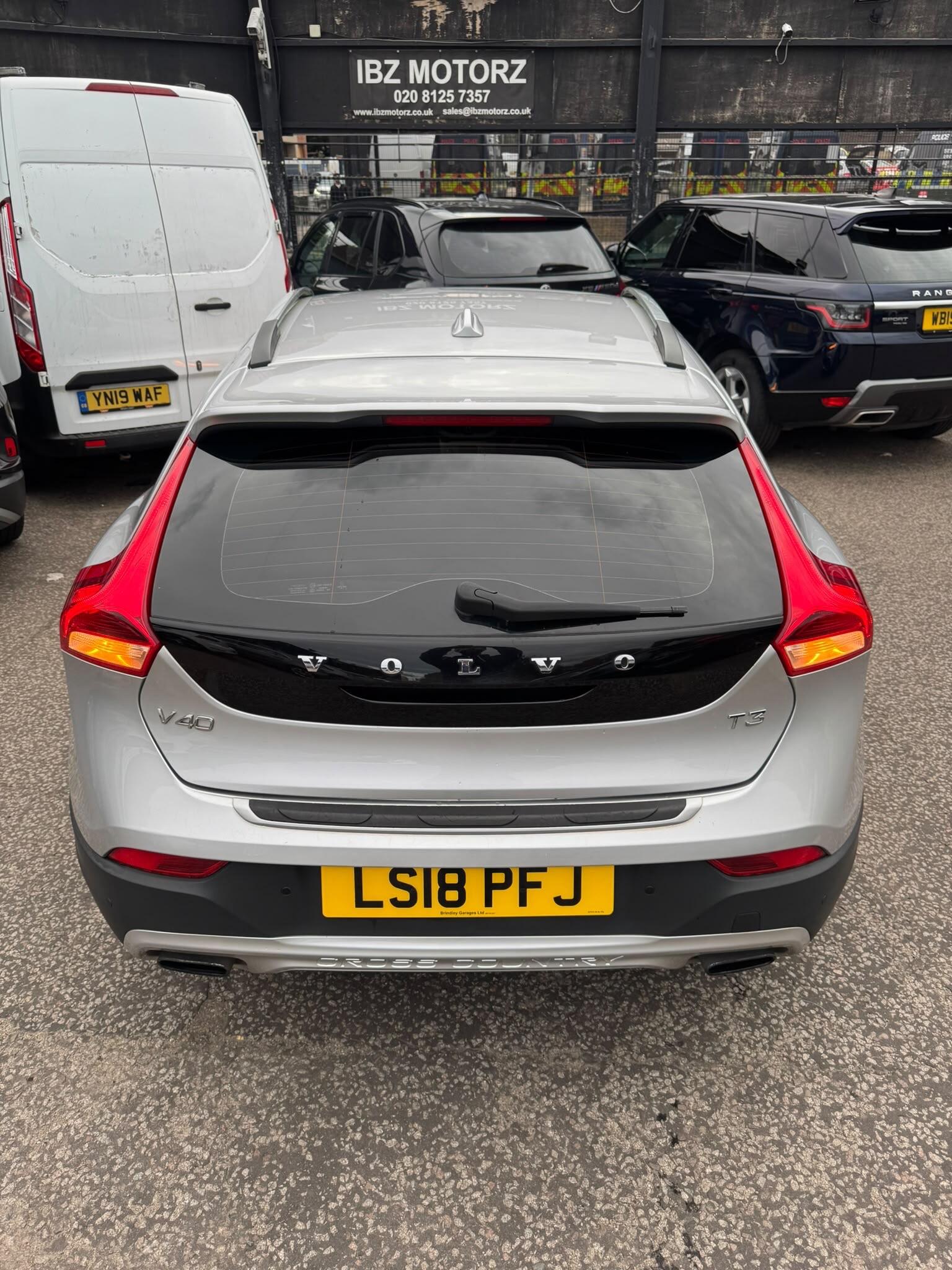 Volvo V40 Cross Country view 29