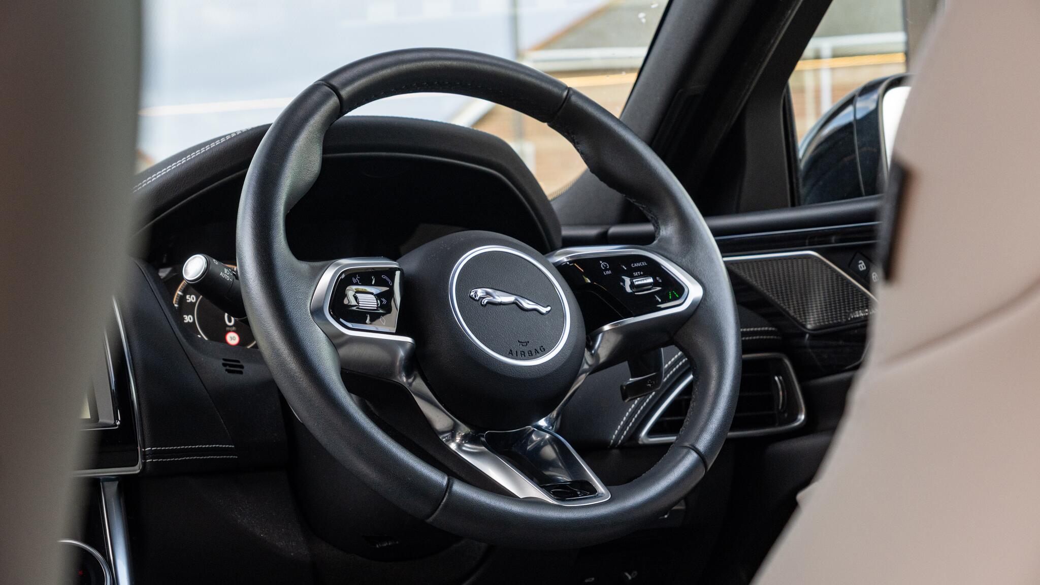 Jaguar Xe view 76