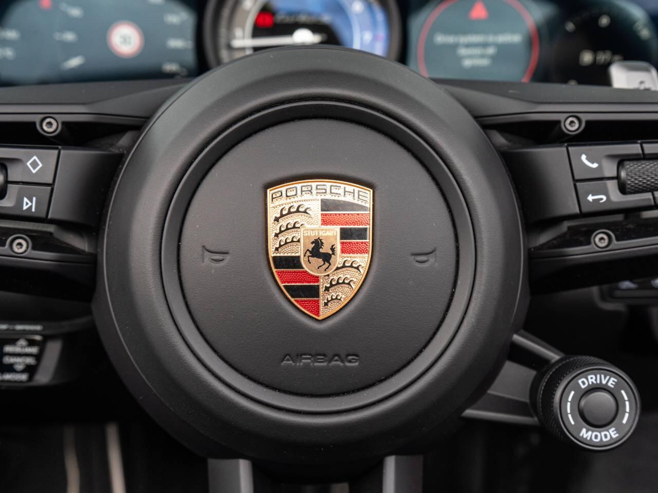 Porsche 911 view 22