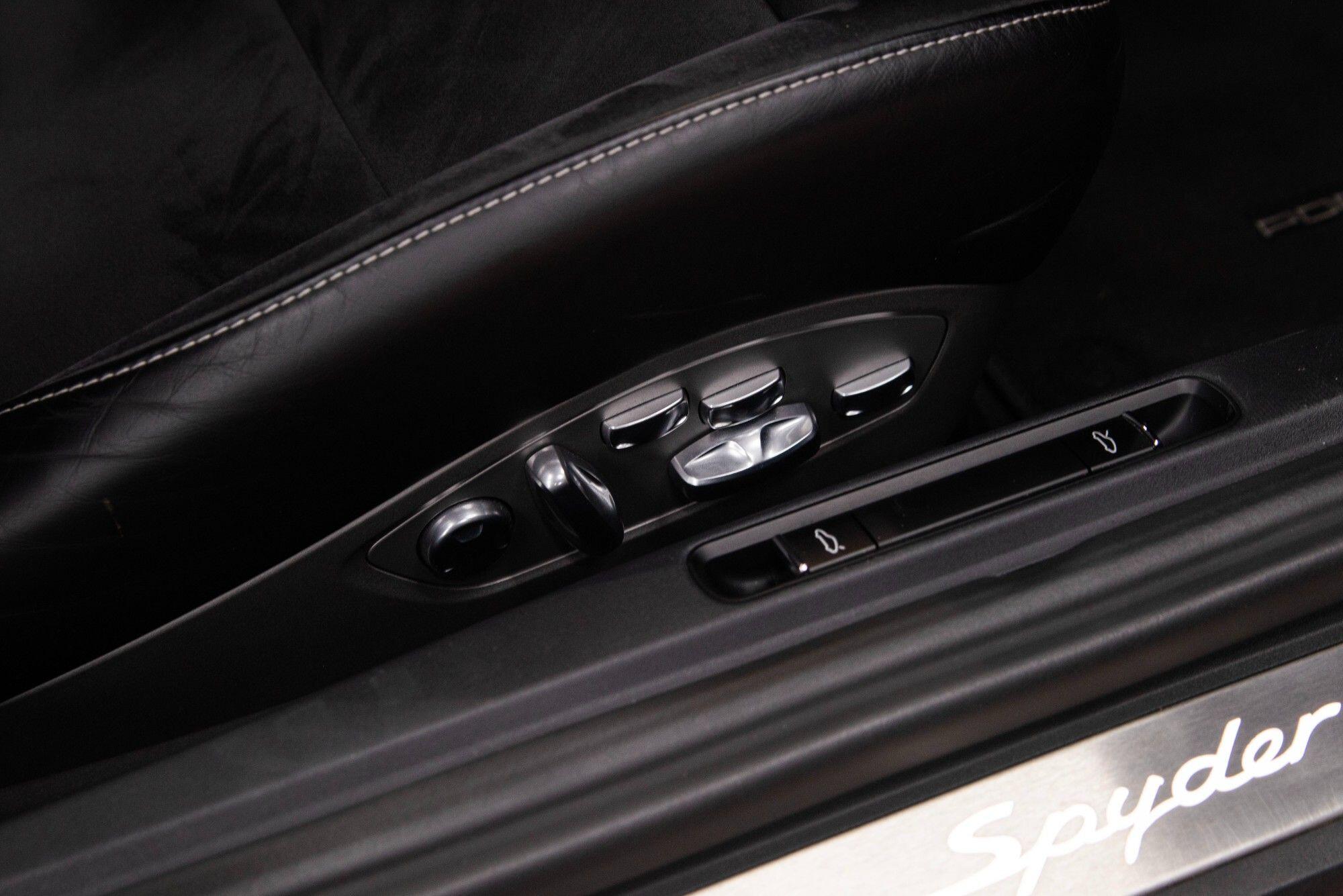 Porsche 718 Spyder view 34