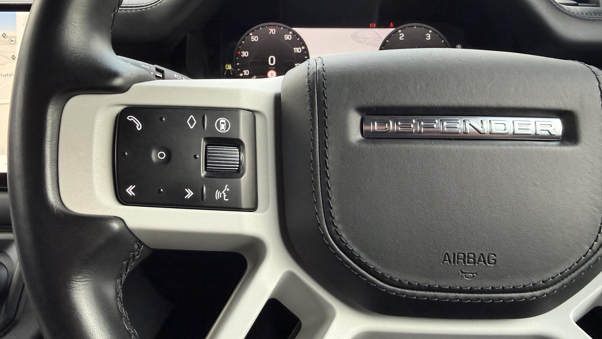 Land Rover Defender view 31