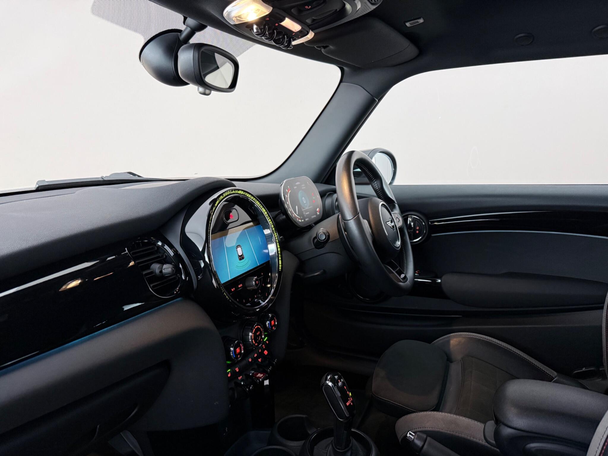 Mini Hatch view 20