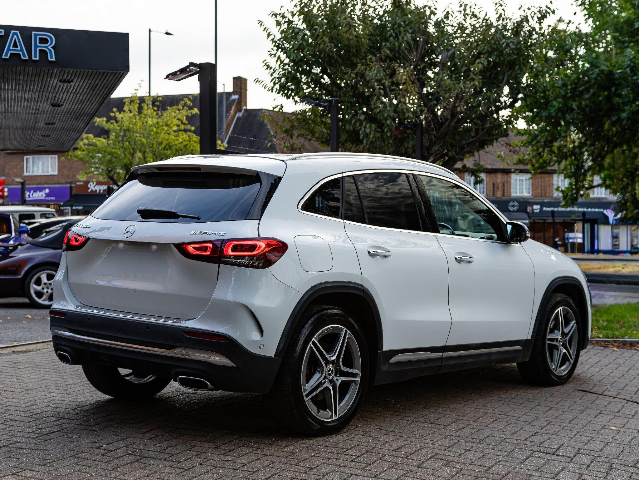 Mercedes-Benz GLA view 11