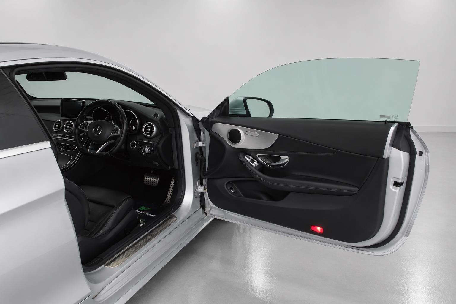 Mercedes-Benz C-Class view 24