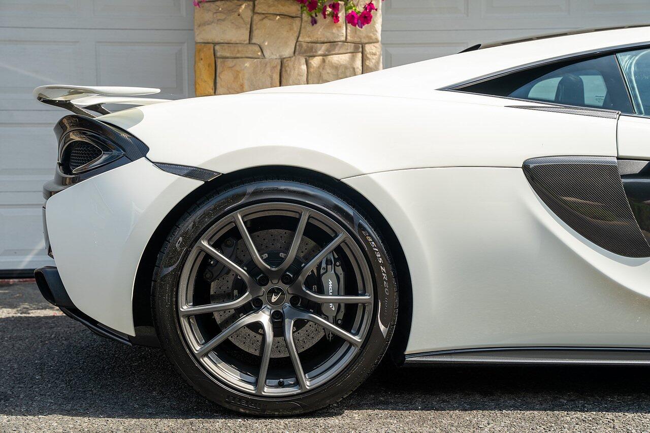 McLaren 570S view 6