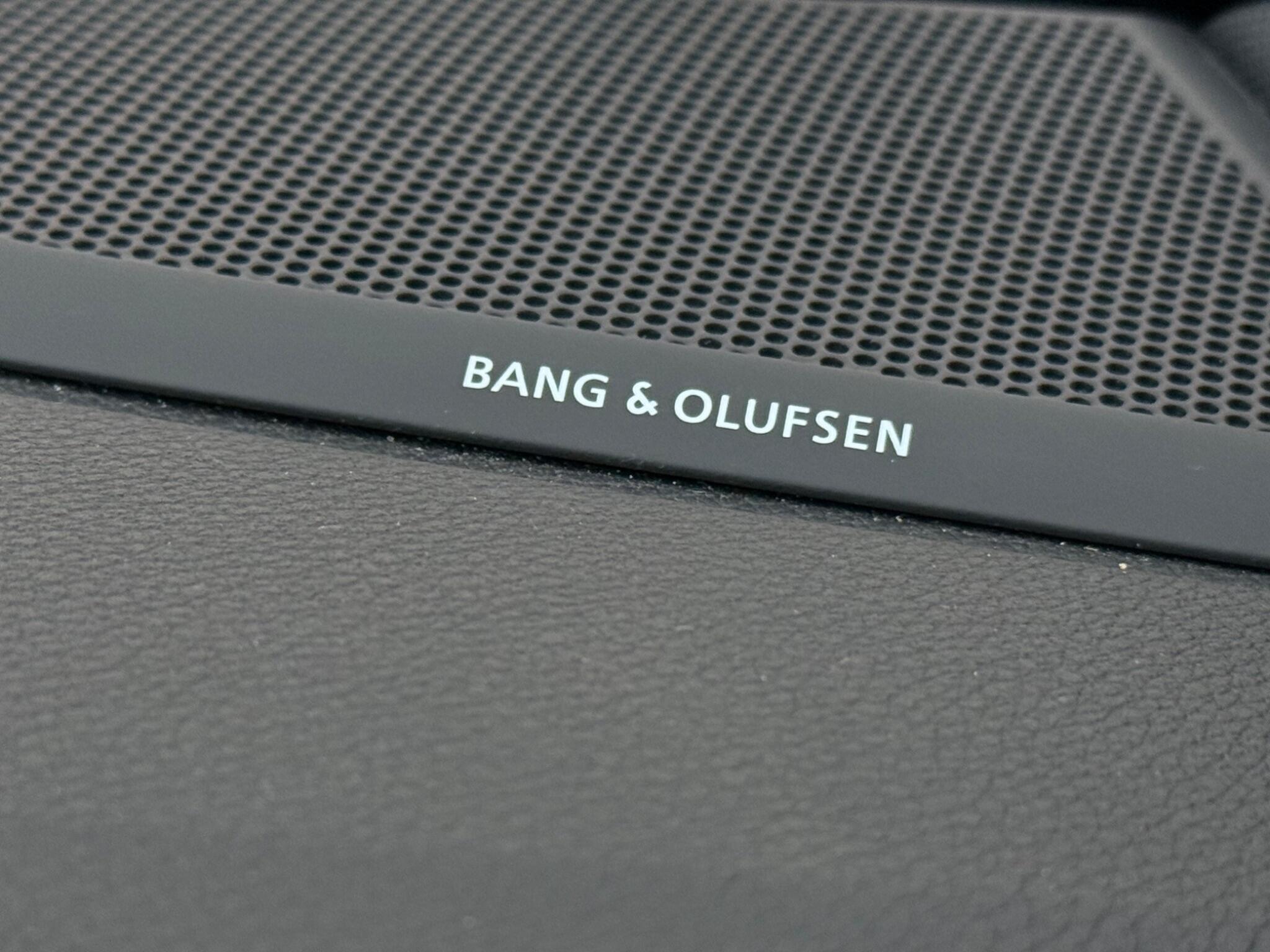 Audi RS Q3 view 27